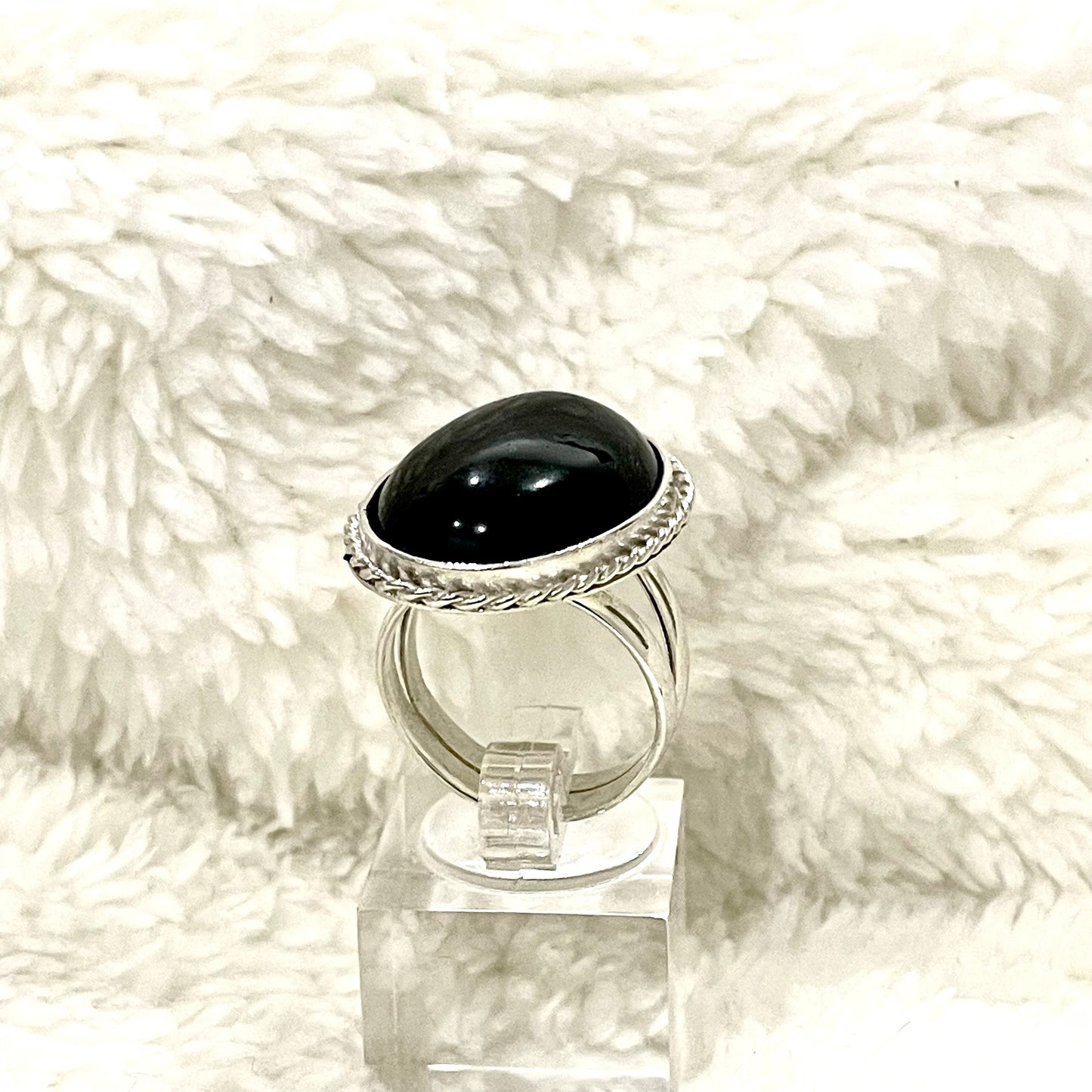 Silver and Onix Gemastone Ring