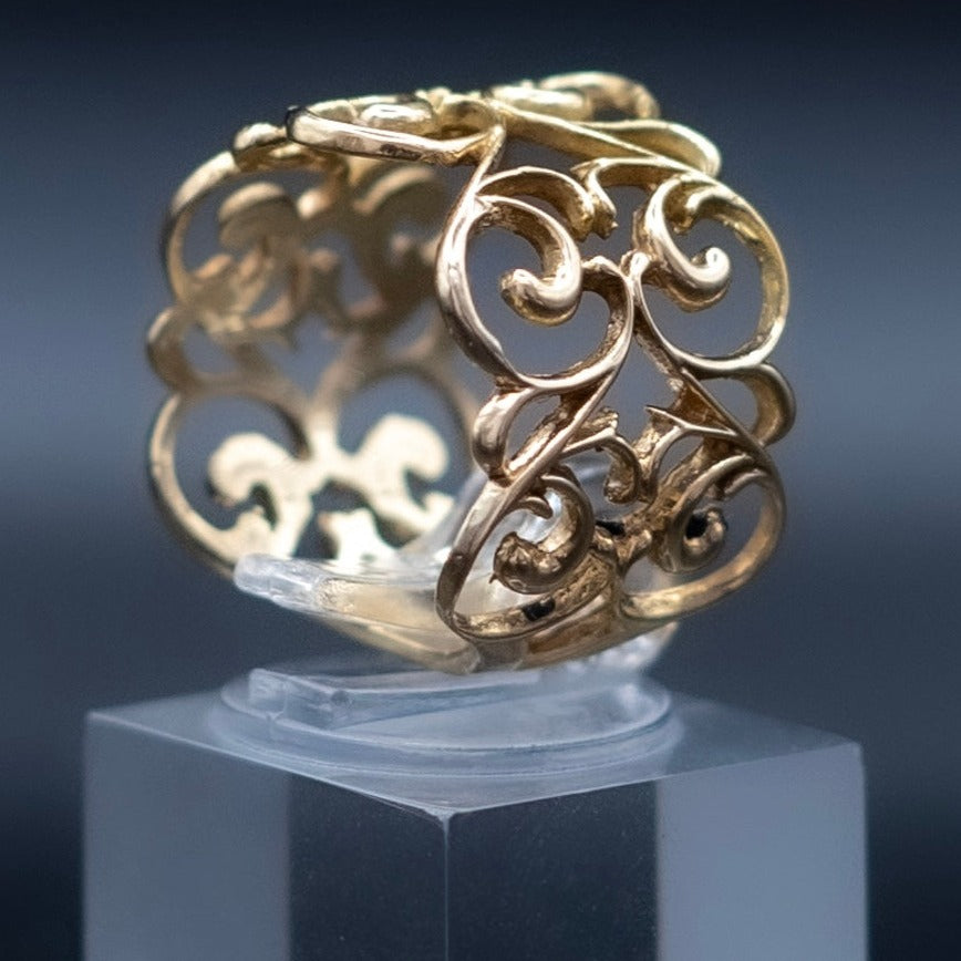 Classic-14k gold ring