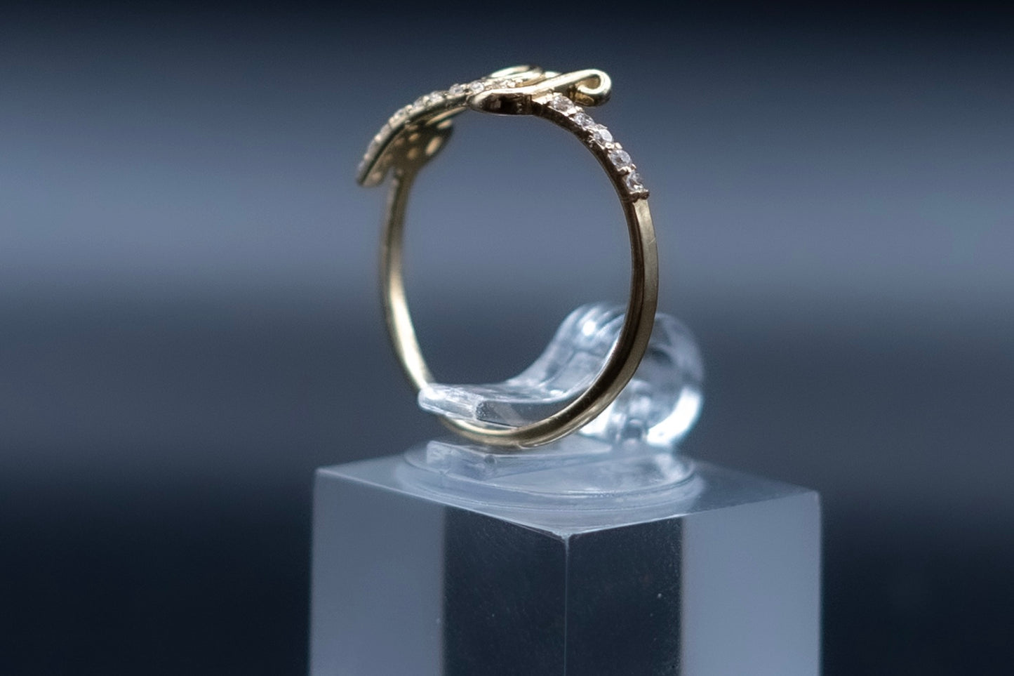 Lovely ring-14k gold ring